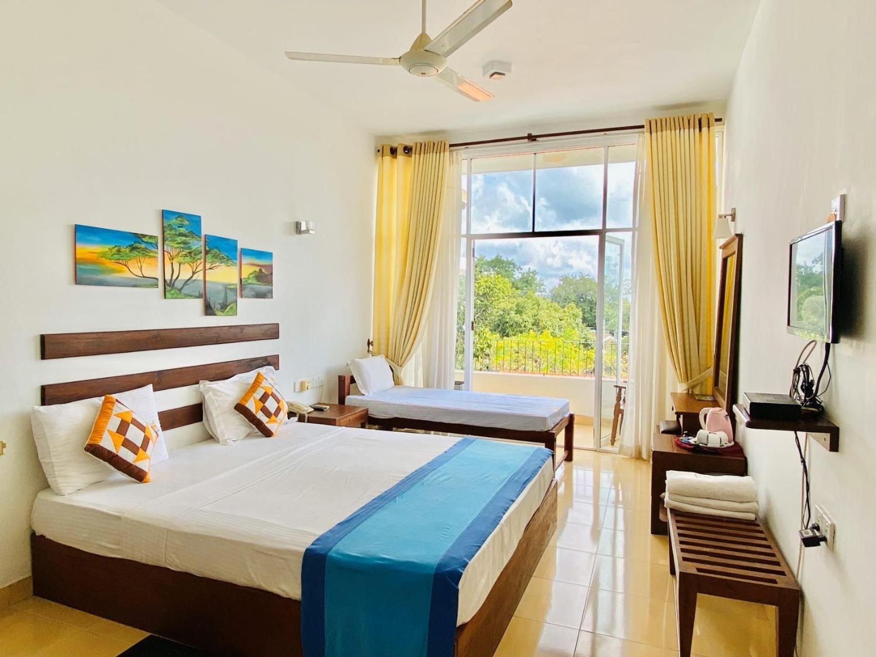 Ceylan Lodge Anuradhapura Bagian luar foto