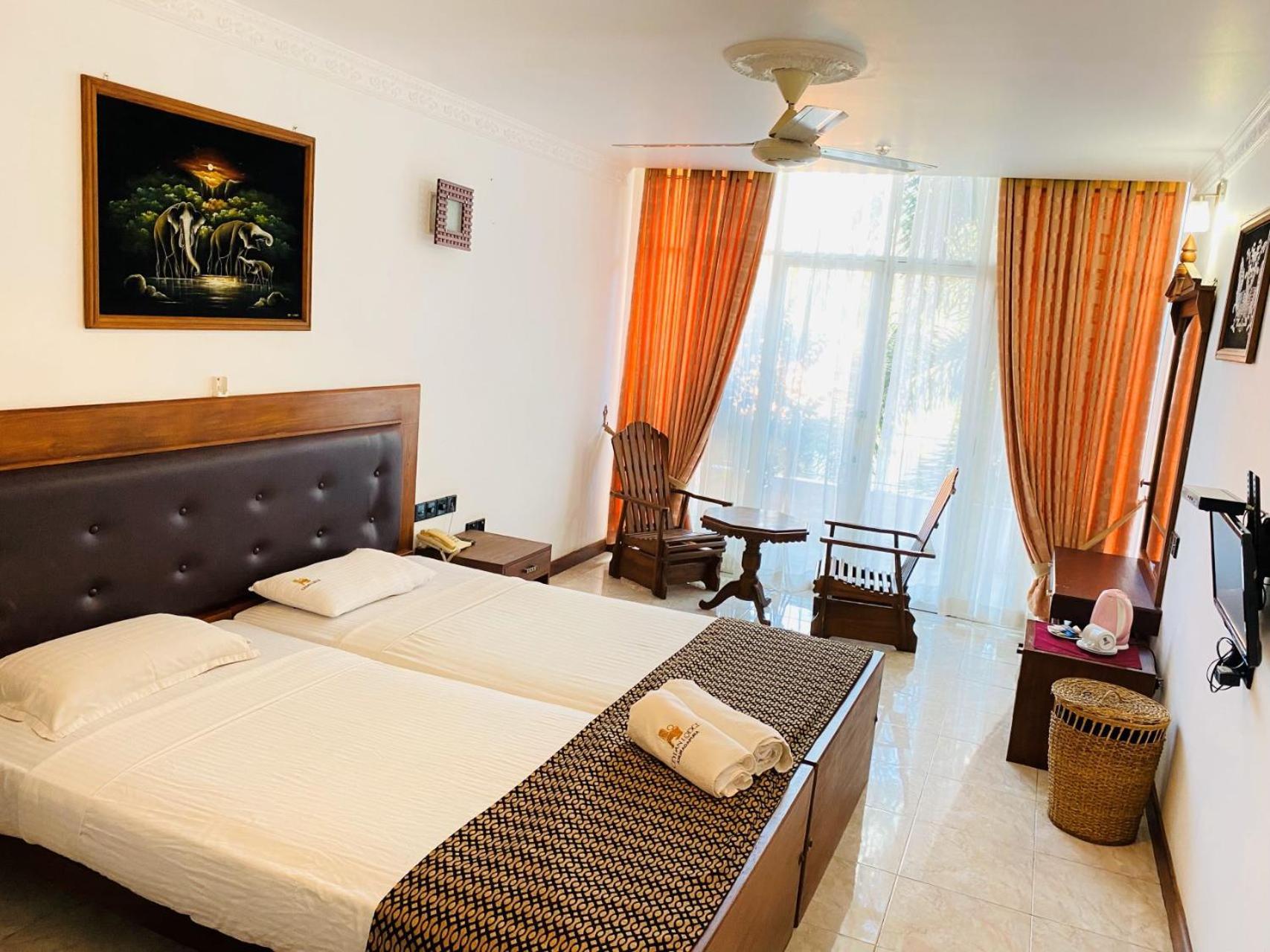 Ceylan Lodge Anuradhapura Bagian luar foto