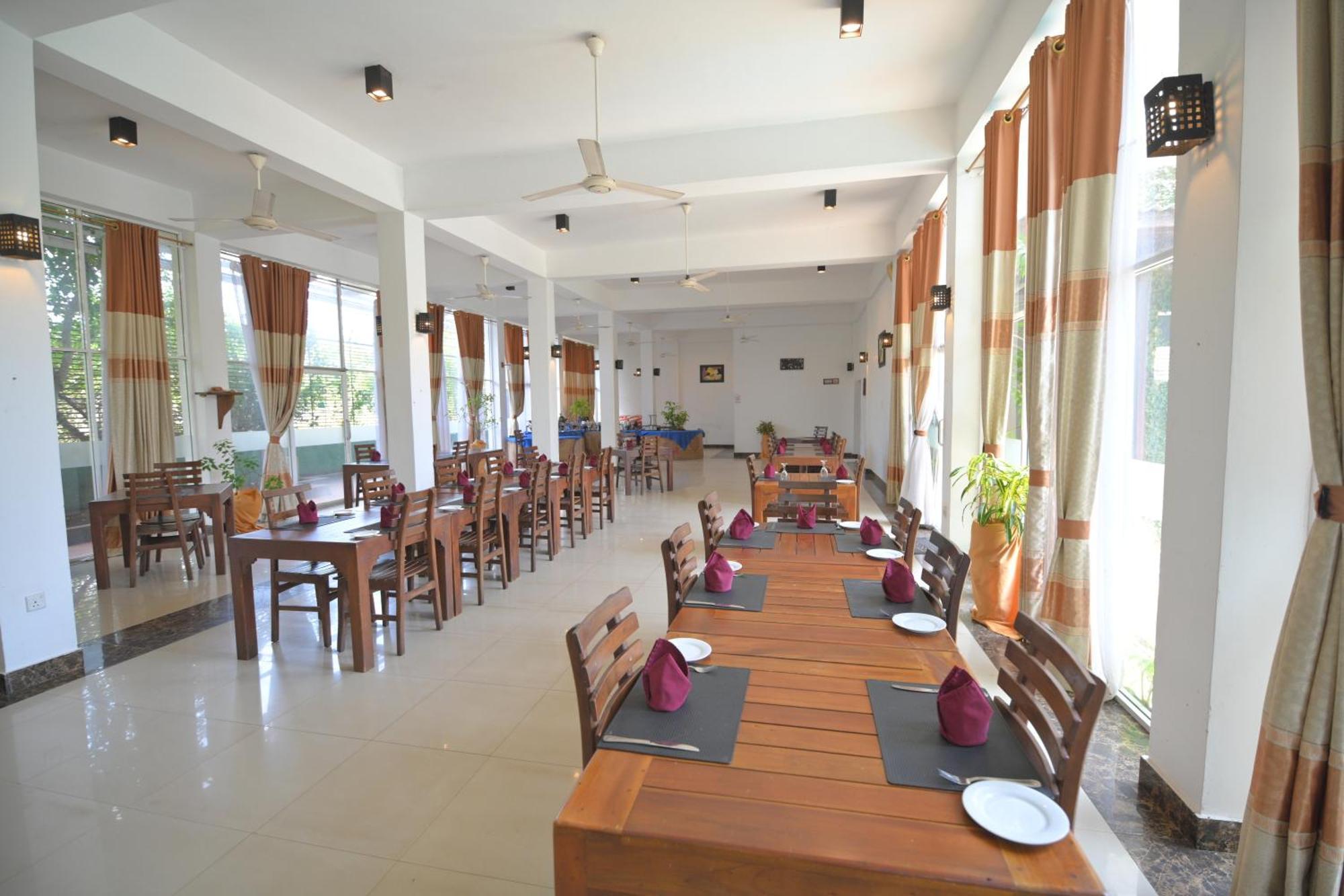 Ceylan Lodge Anuradhapura Bagian luar foto