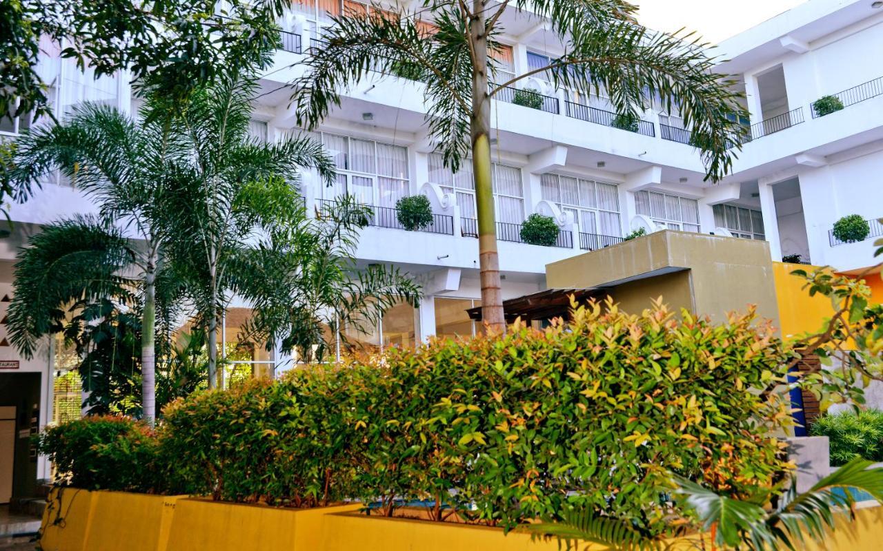 Ceylan Lodge Anuradhapura Bagian luar foto